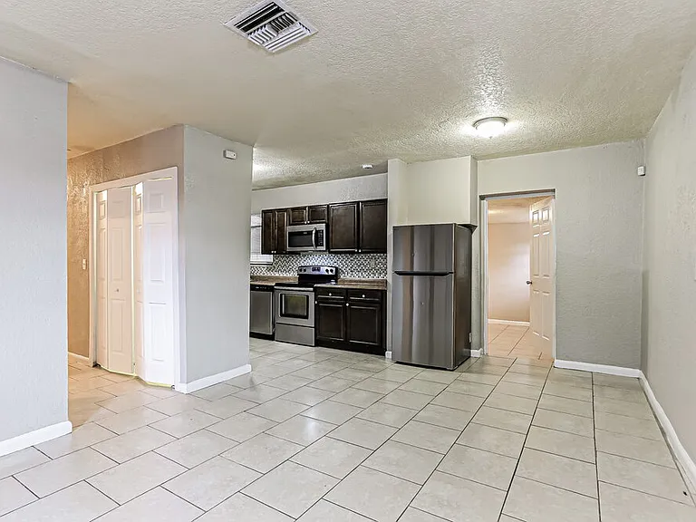 1207 NW 17th Ave — Photo 5