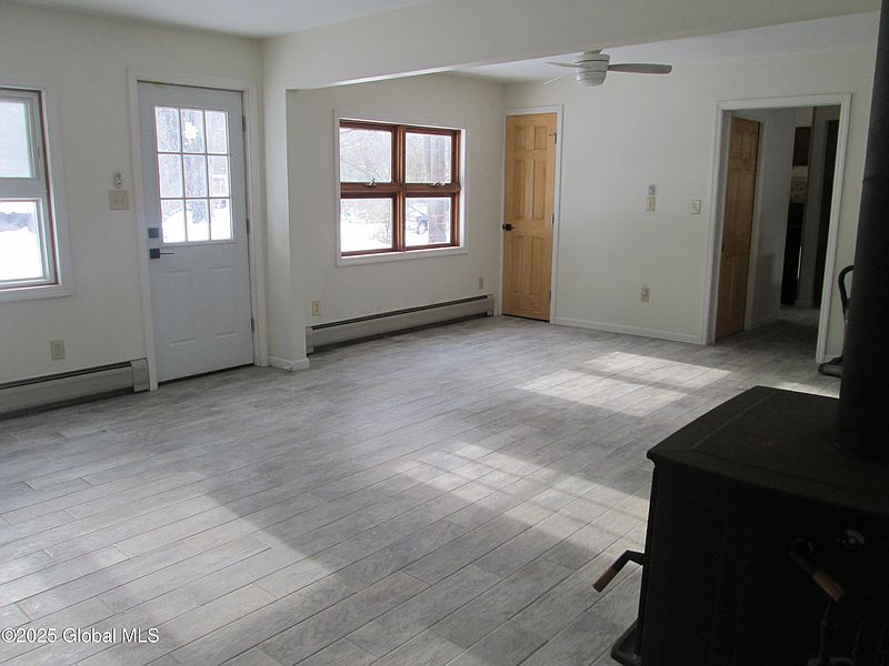 5th image of 435 Steele Avenue Ext