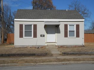 129 Eaton Ave, Wood River, IL 62095