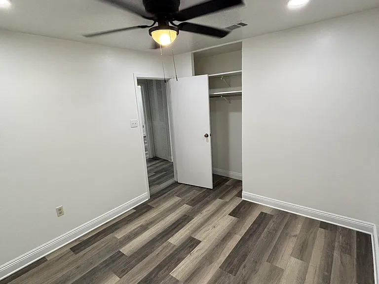 210 Appletree Ln — Photo 22