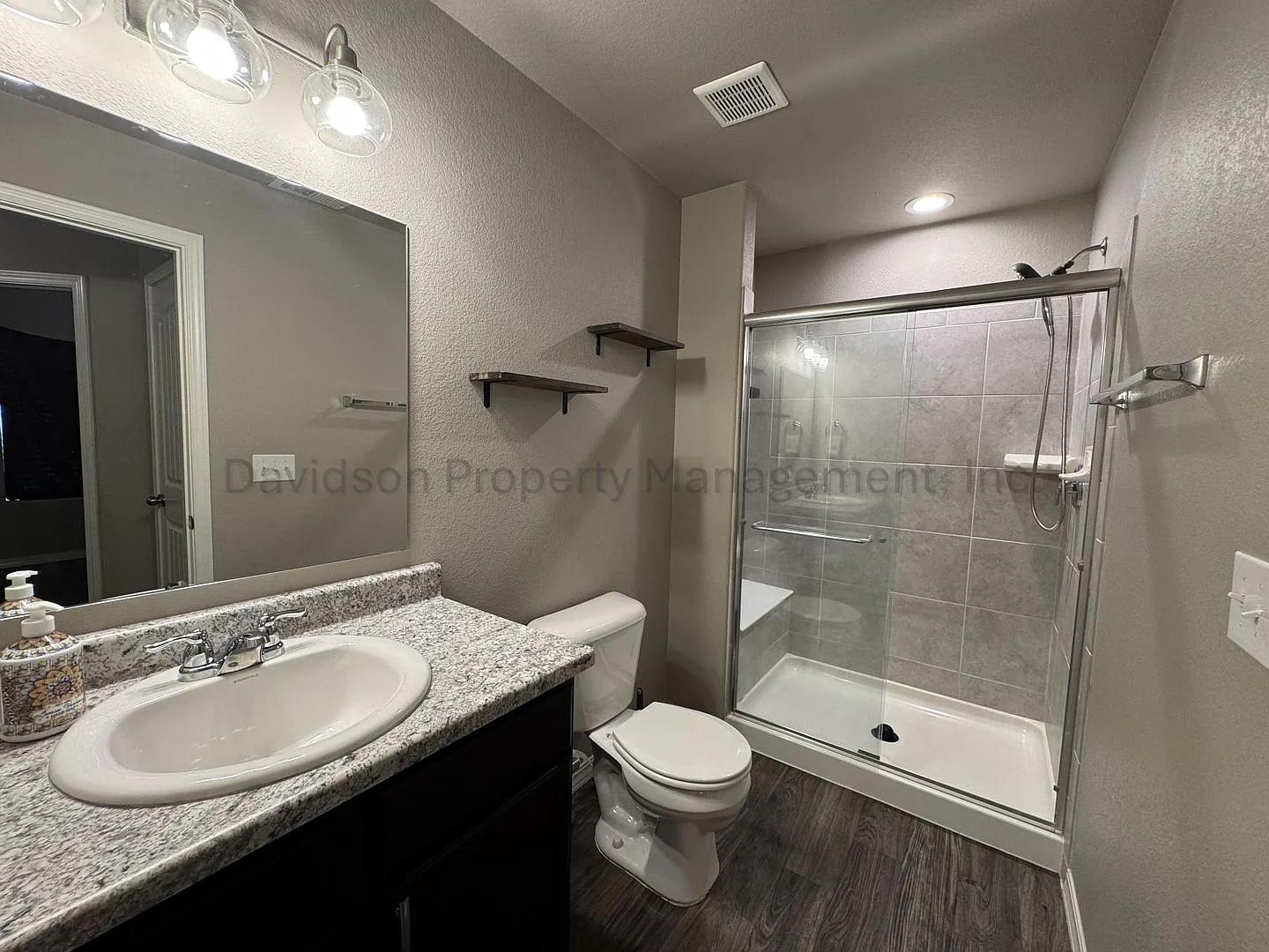 Gorgeous 4 Bedroom House Located in Fountain — Photo 3
