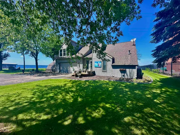W4862 Swan Acre Dr, Cecil, WI 54111