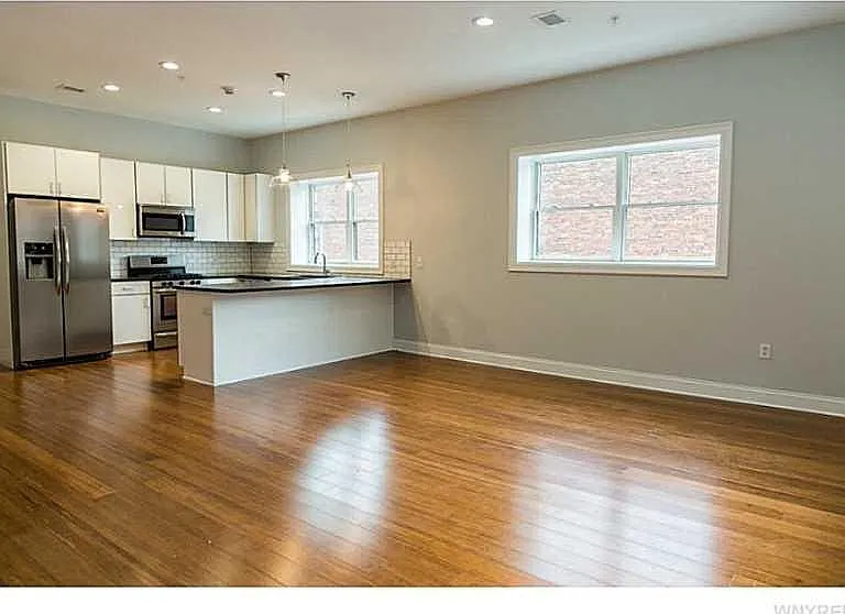 220 Franklin St #1 — Photo 2