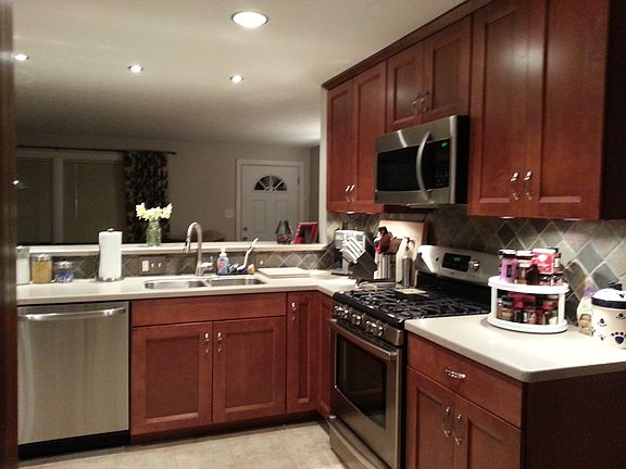 4th image of 248 Thomas Ave