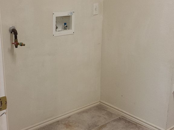 Pantry/Laundry