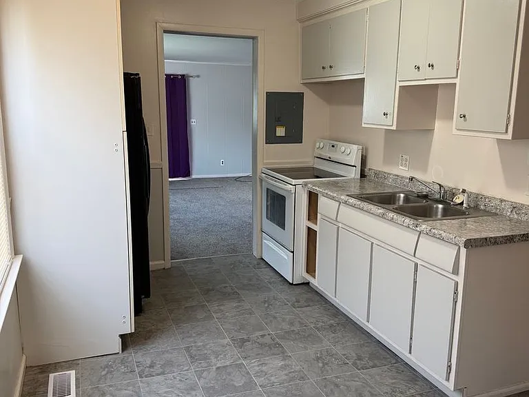 11228 Sherman Ave — Photo 5