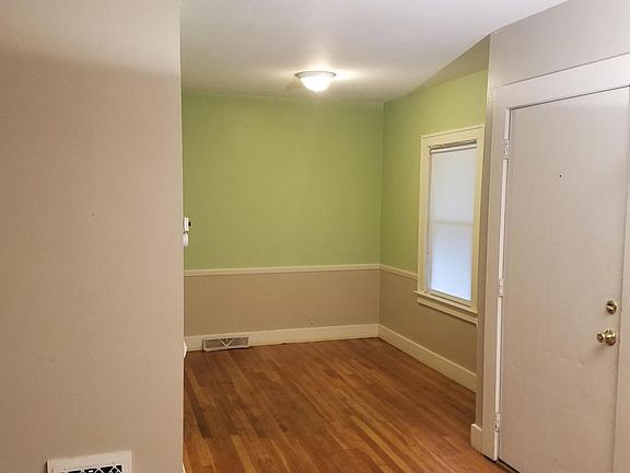 5th image of 936 Valley Ave NW