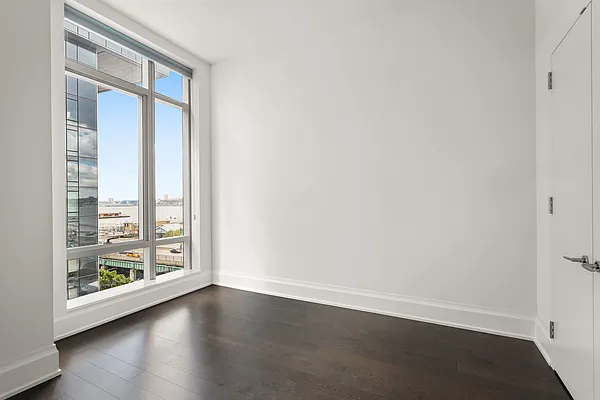 Rented by BLU Real Estate | media 32