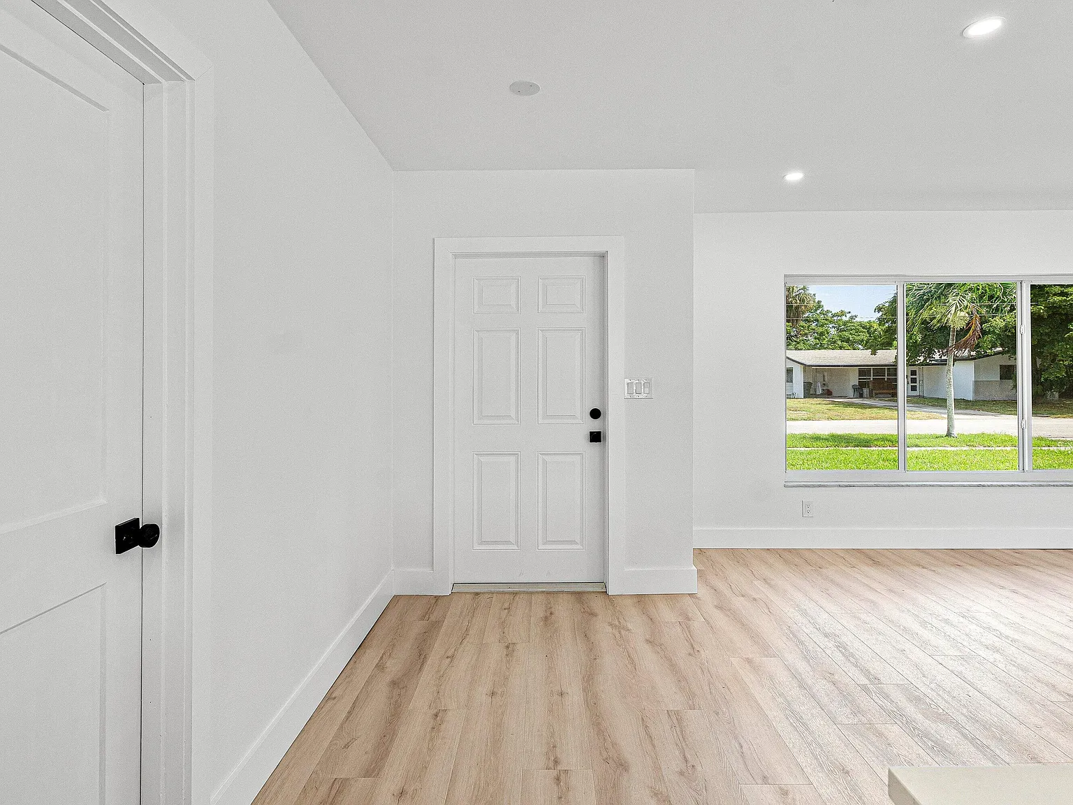 4 bed, 2.0 bath, 1516 sqft, $6,450 — Photo 3