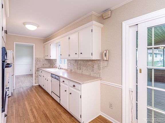5th image of 2603 S Elmwood Cir W