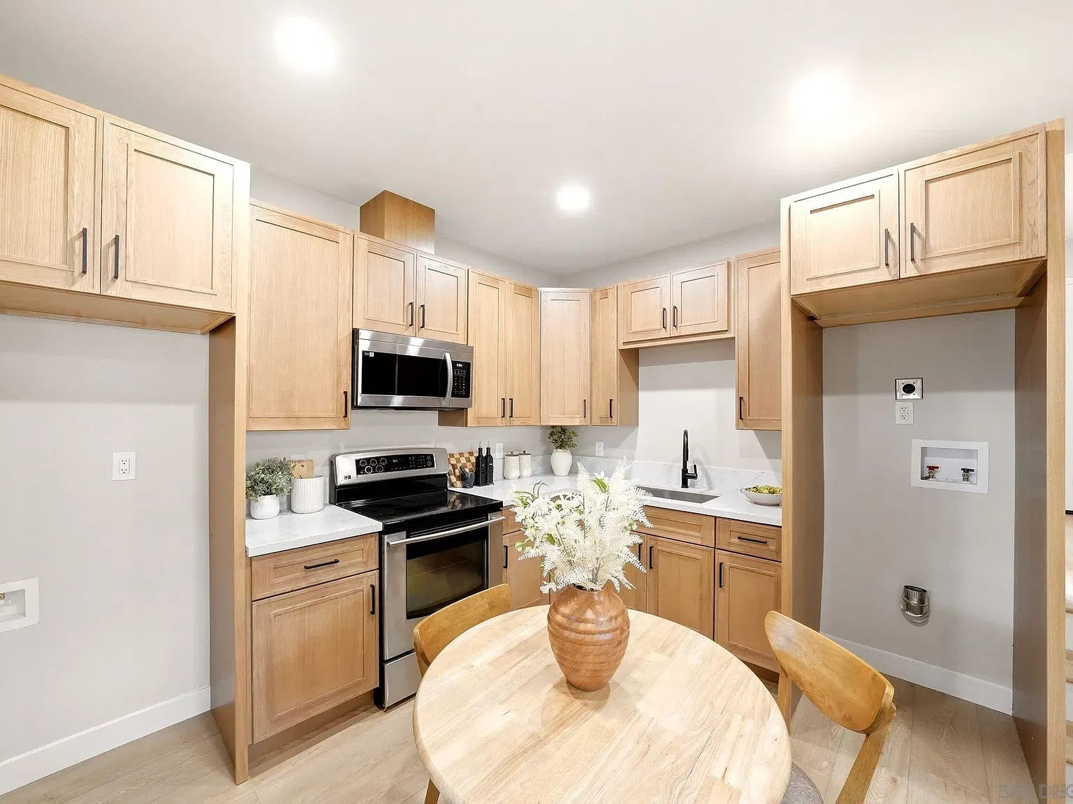 2 bed, 1.0 bath, 900 sqft, $2,950 — Photo 3