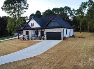 171 Harbor Point Dr, Cherryville, NC 28021