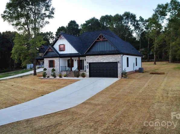 171 Harbor Point Dr, Cherryville, NC 28021