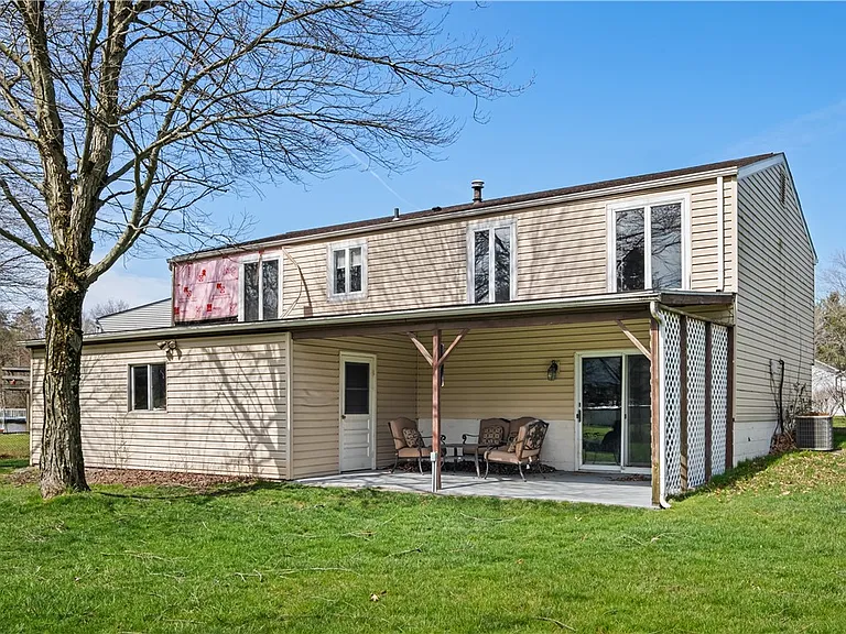16 Wheatfield Dr — Photo 25