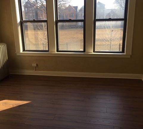 2nd image of 2130 N Oakley Ave