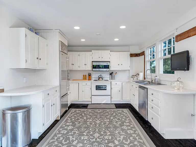 426 Ocean Rd — Photo 20