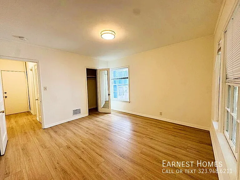 127 N Doheny Dr #127.5 — Photo 11