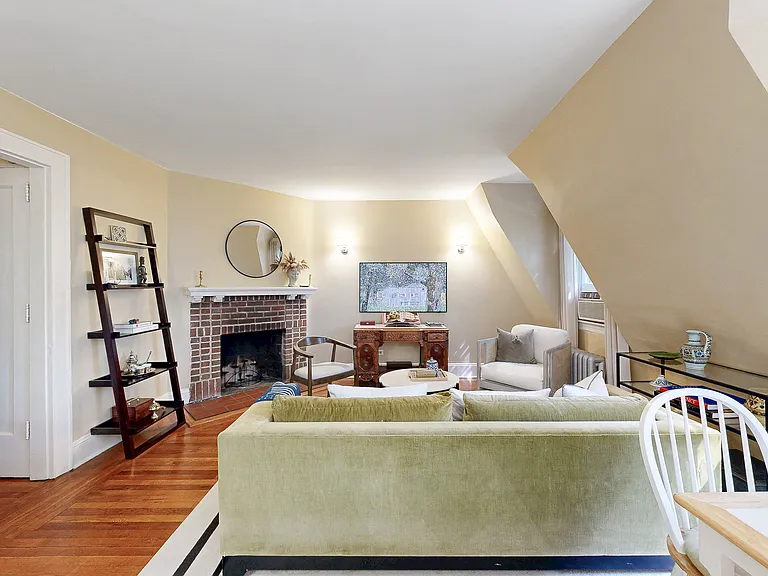 291 Burns St #2 — Photo 3