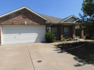 214 Long Prairie Dr, Forney, TX 75126