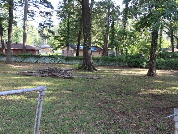 3rd image of 19 Exeter Dr