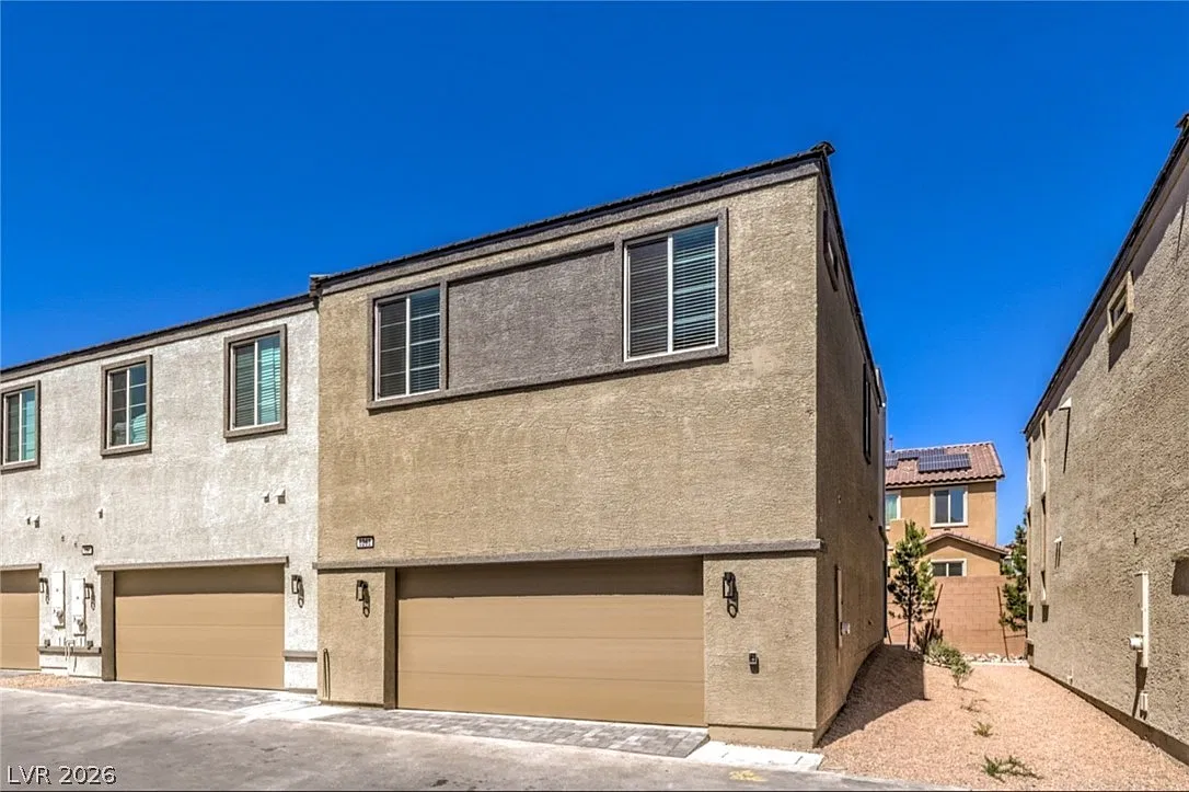 3 bed, 2.0 bath, 1374 sqft, $1,950 — Photo 3