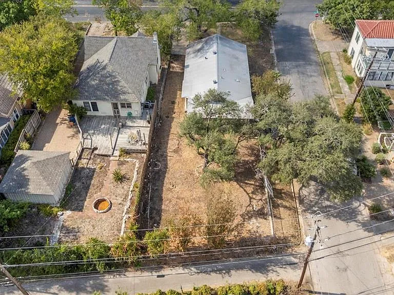 1801 Travis Heights Blvd — Photo 11