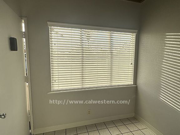 3rd image of 536 E Saint James St #4