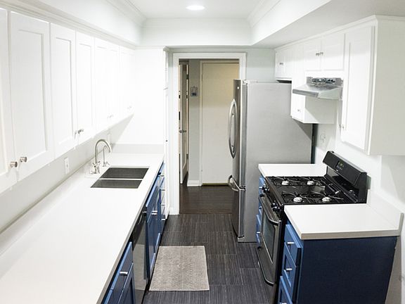 3rd image of 6712 Hillpark Dr APT 206