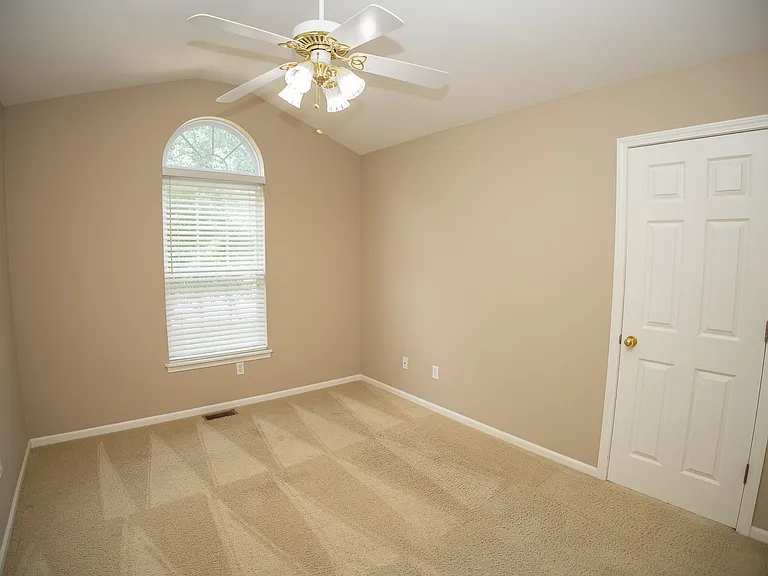 3725 Oxford Rd — Photo 17