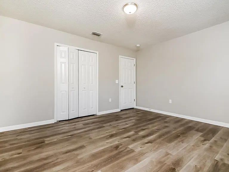 10415 Opus Dr — Photo 14