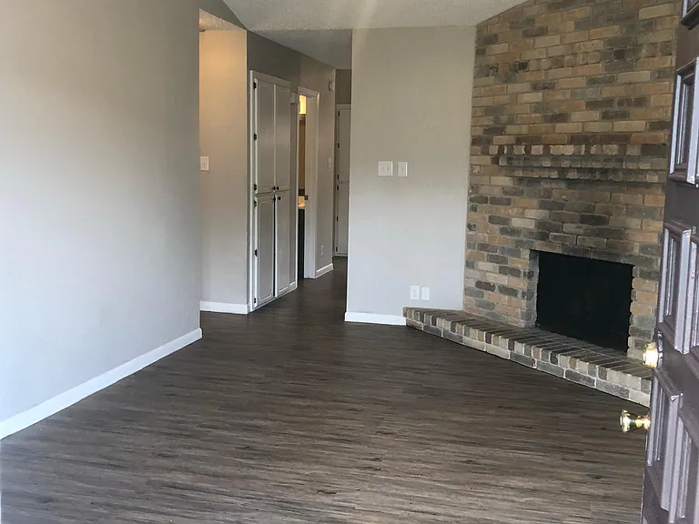 212 Versailles St — Photo 2