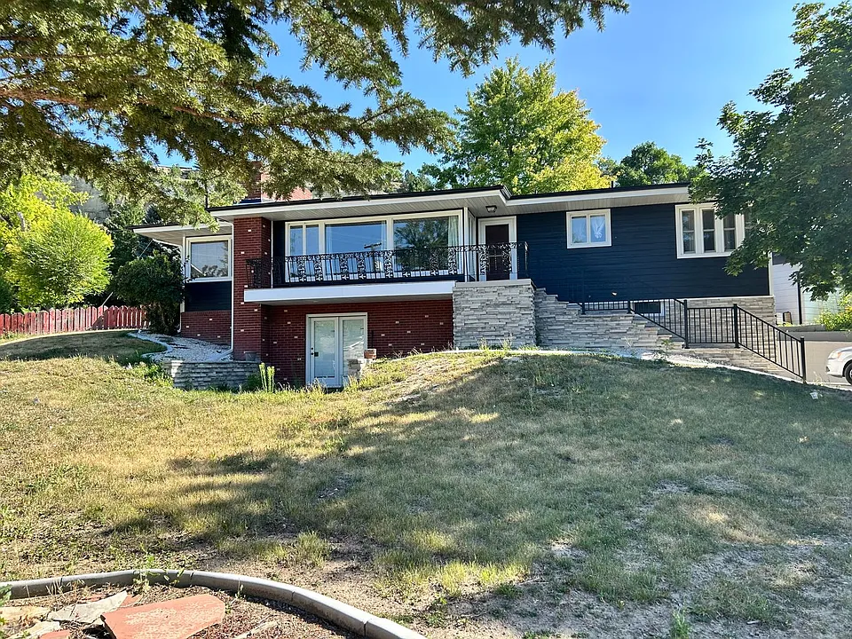 2455 Cascade Ave