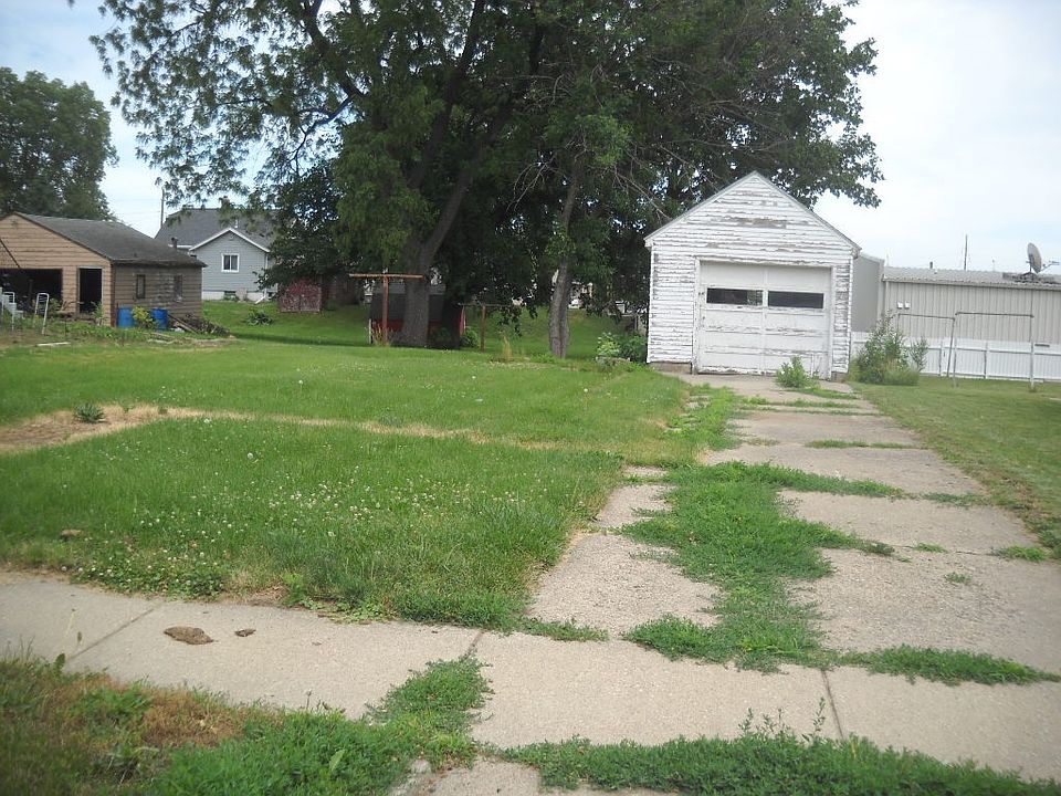 2nd image of 2520 Chambers St