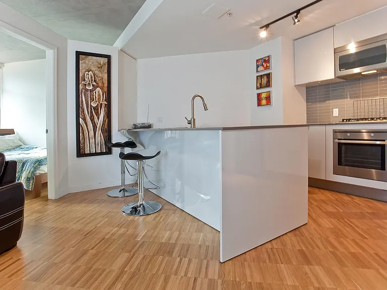 128 Cordova St W #807 — Photo 13