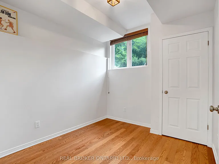 292 London Ter — Photo 17