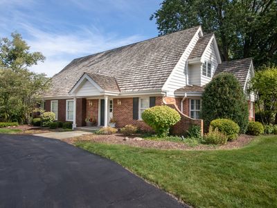 2 Royal Vale Dr, Oak Brook, IL, 60523