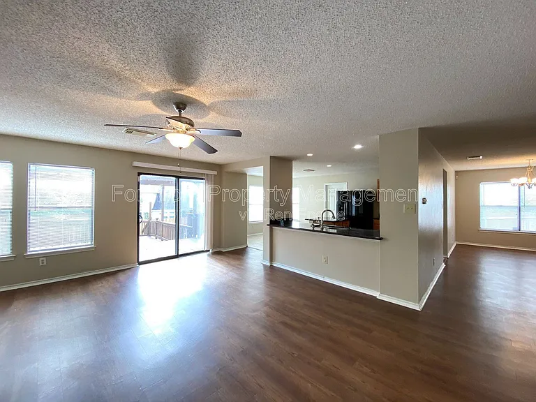 2510 Village Pkwy — Photo 16