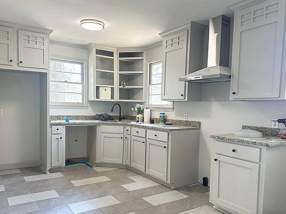 3rd image of 97 Willow Dr