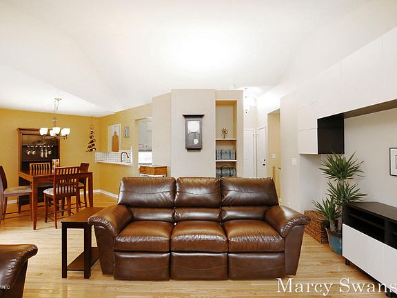 5th image of 729 S Meadow Ct