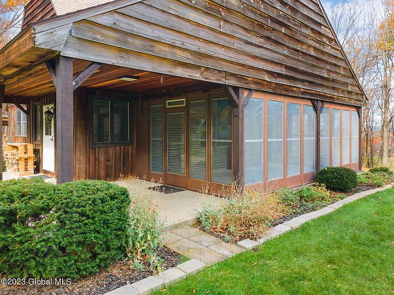 5th image of 828 Ennis Road
