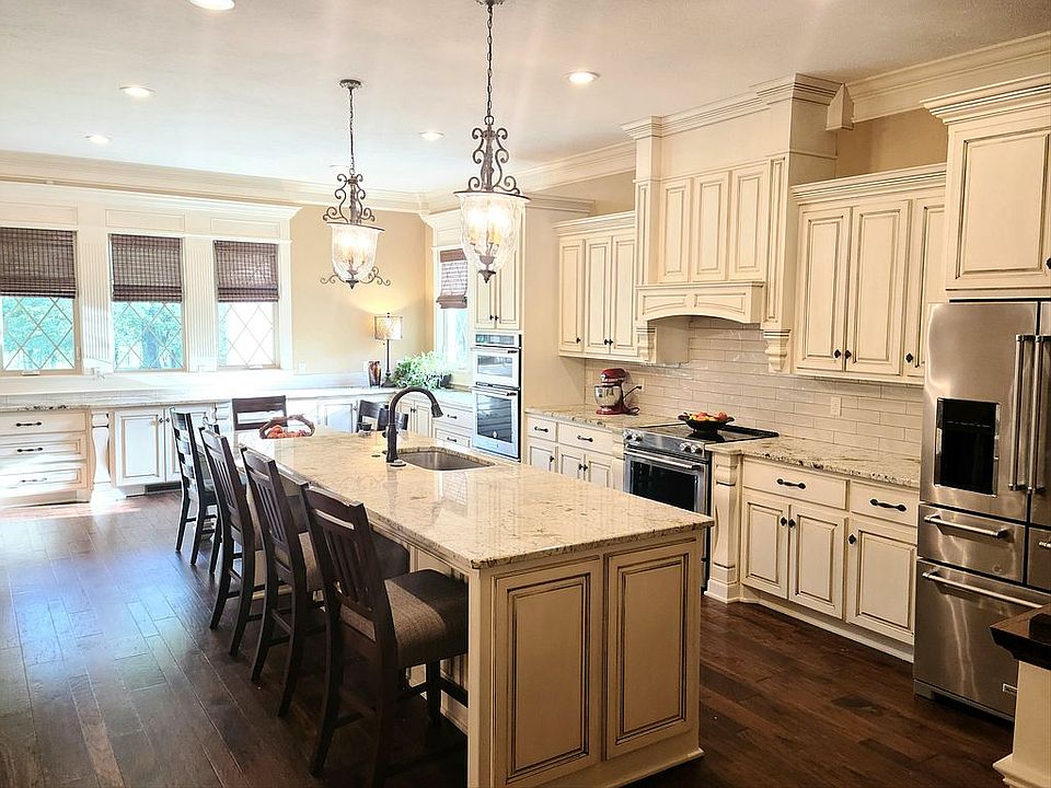 Kitchen Aid Kitchen/ 3 ovens