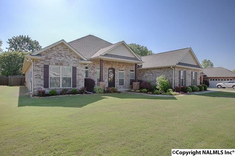 1st image of 2607 Park Hampton Dr