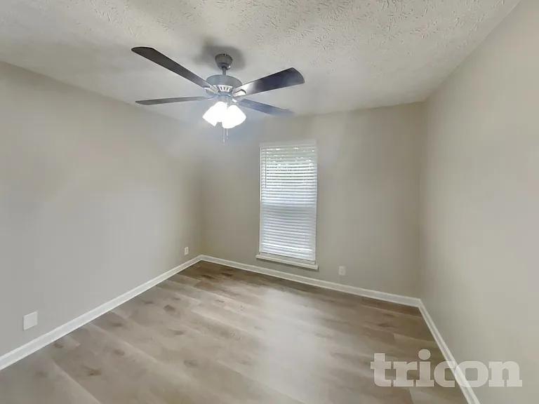 104 Edgewater Ct — Photo 15