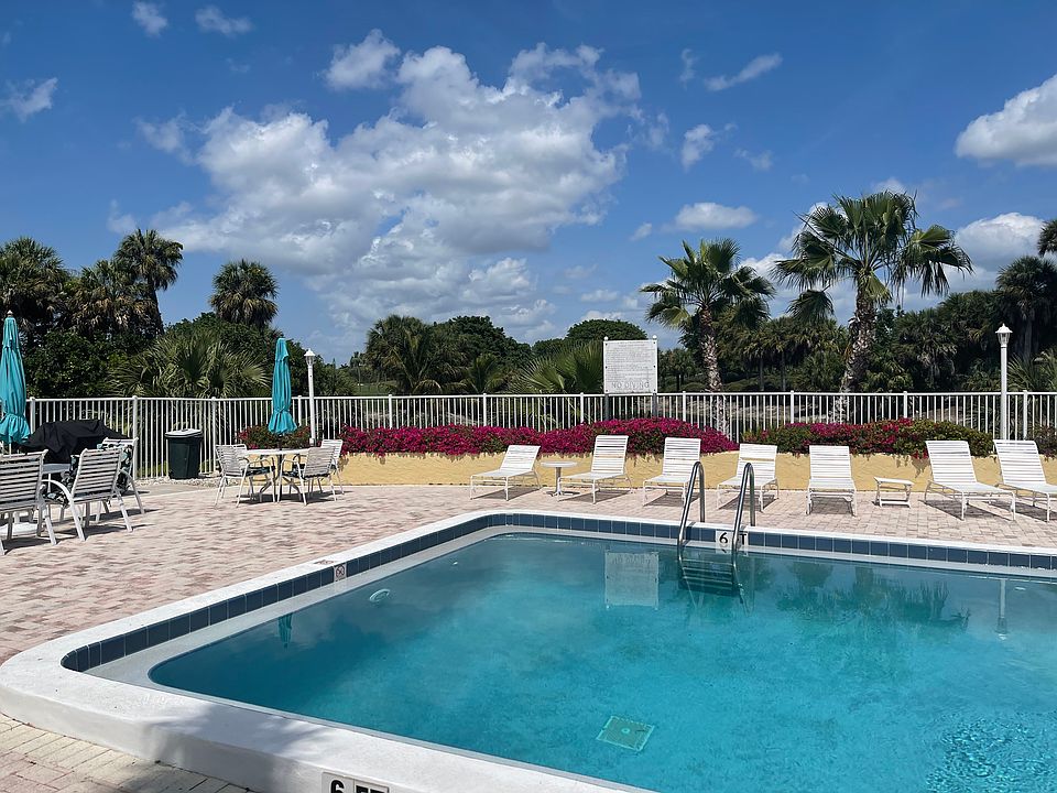 2nd image of 955 Palm View Dr #205