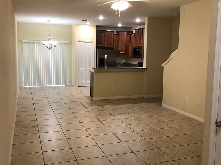 2750 Hampton Green Ln — Photo 2