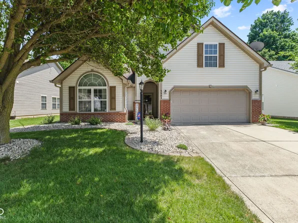 5881 Lost Oaks Dr, Carmel, IN 46033