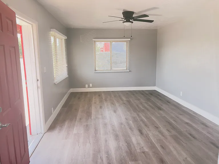 20 W University Dr #B — Photo 3
