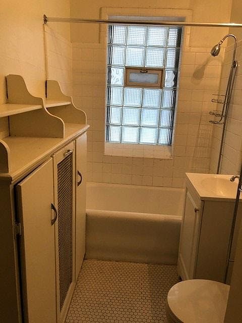 2nd image of 1512 E Royall Pl APT 430