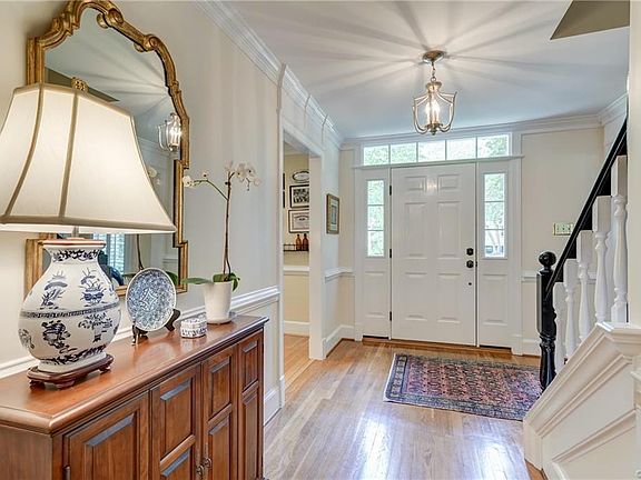 4th image of 5725 Regent Cir