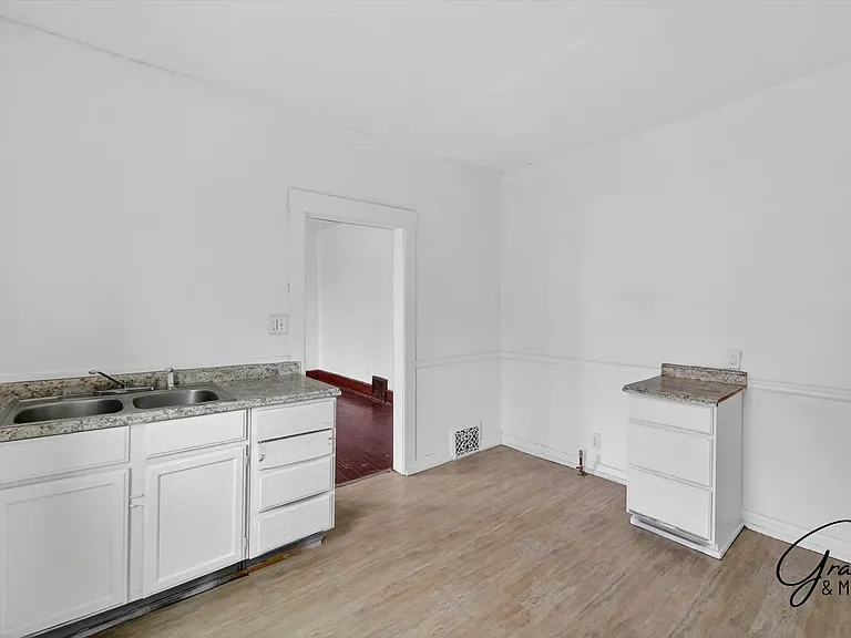 127 W Buena Vis — Photo 12